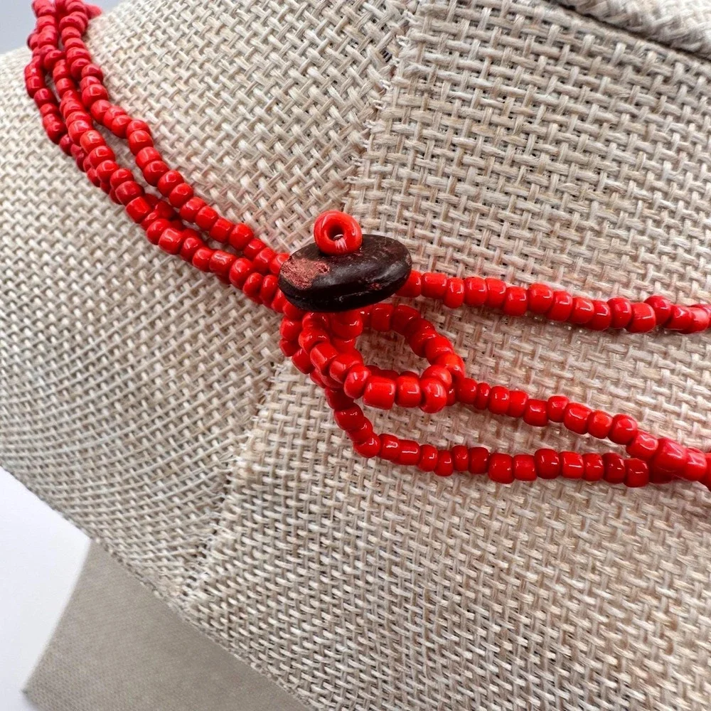 Vintage 90s Red Multi-Strand Beaded‎ Black Round Shell Pendant Necklace Jewelry